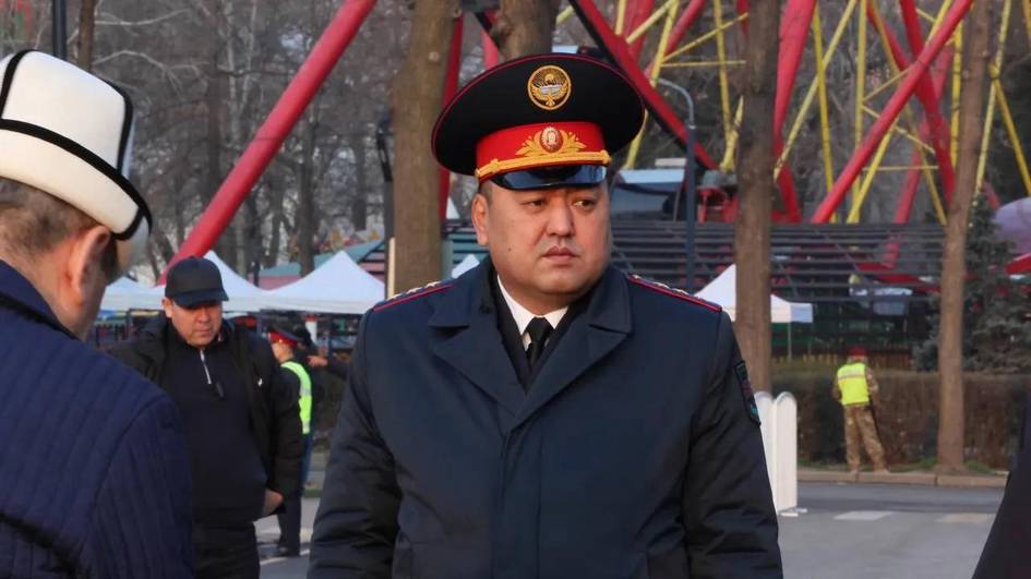 Qirgʻiziston IIV rahbari jamoat joyida chekkani uchun jarima toʻladi